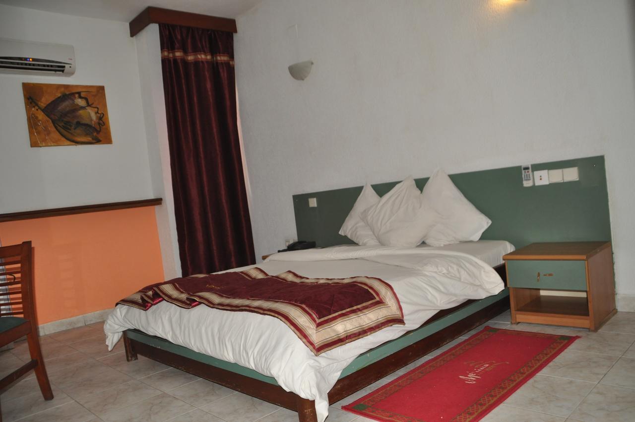 Merina Hotel Yaoundé Екстериор снимка